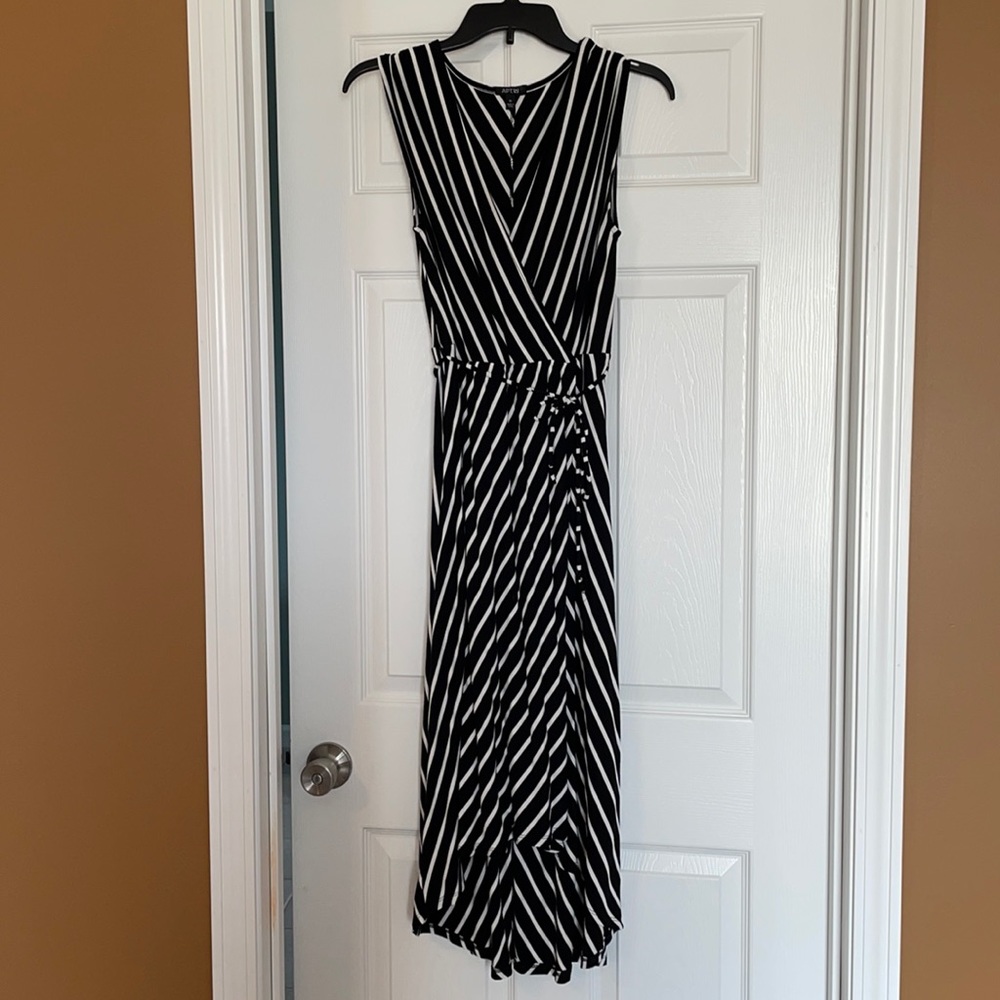 Black & white striped v-neck maxi dress with belt